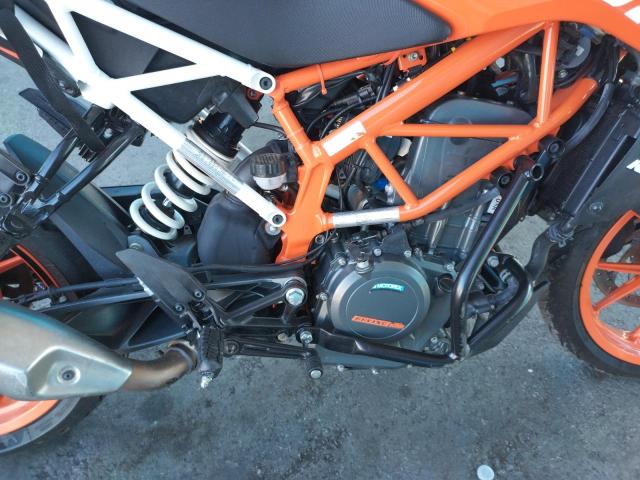 2017 KTM 390 DUKE MD2JPJ406HC240755