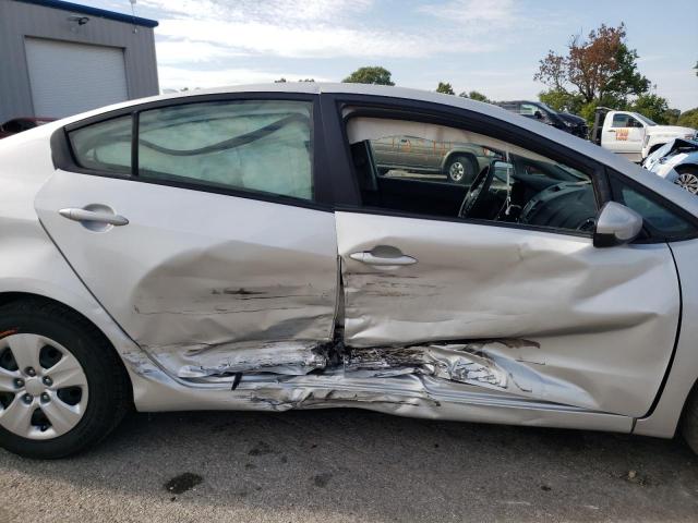 VIN: 3KPFK4A73JE276382 Auction: COPART Lot: 60164852 Location: MO - SPRINGFIELD 3KPFK4A73JE276382 KIA FORTE 2018 SILVER Photo 9