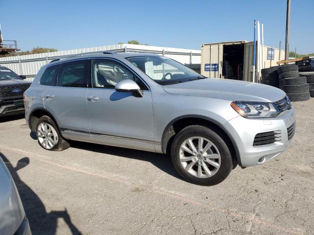 Salvage cars for sale from Copart Wichita, KS: 2013 Volkswagen Touareg V6
