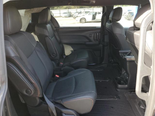 2022 TOYOTA SIENNA XSE 5TDDSKFC3NS044989