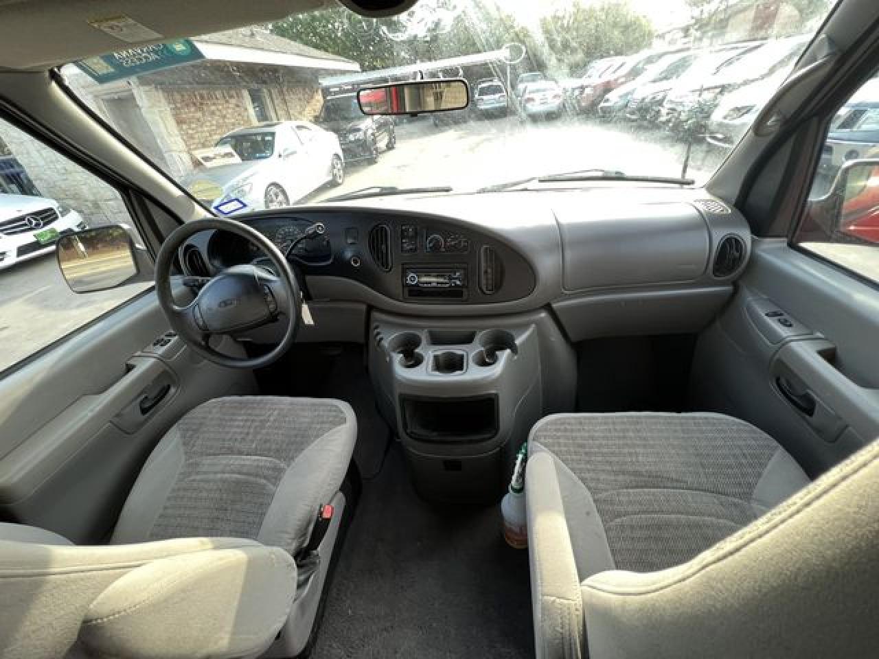 2002 Ford Econoline E150 Wagon VIN: 1FMRE11L92HB15171 Lot: 61786082