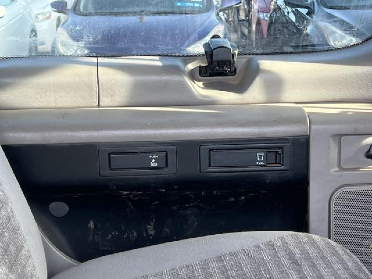 2002 Ford Econoline E150 Wagon VIN: 1FMRE11L92HB15171 Lot: 61786082