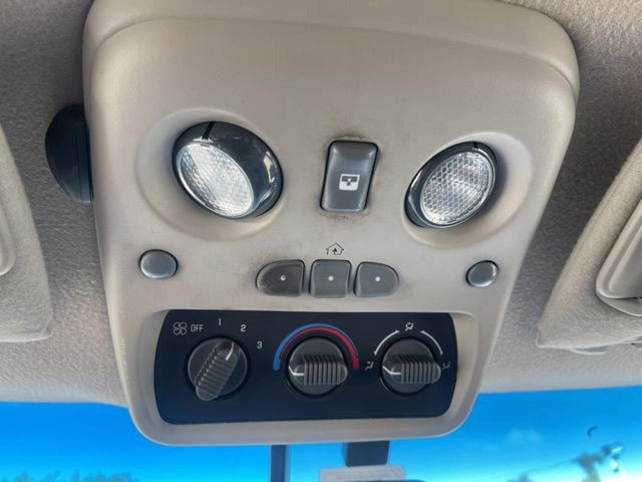 2001 Chevrolet Suburban C1500 VIN: 1GNEC16T21J265672 Lot: 61785872