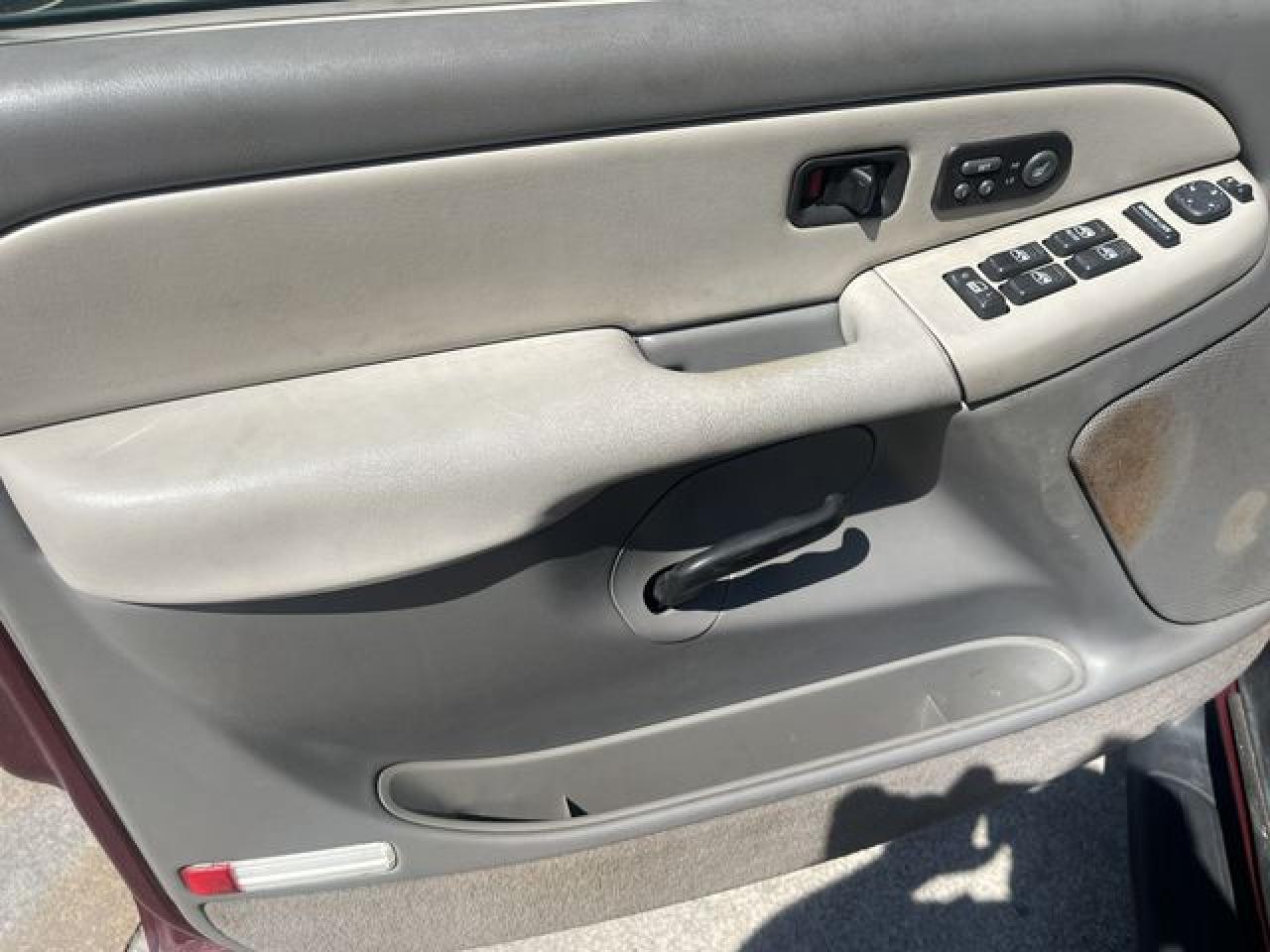 2001 Chevrolet Suburban C1500 VIN: 1GNEC16T21J265672 Lot: 61785872