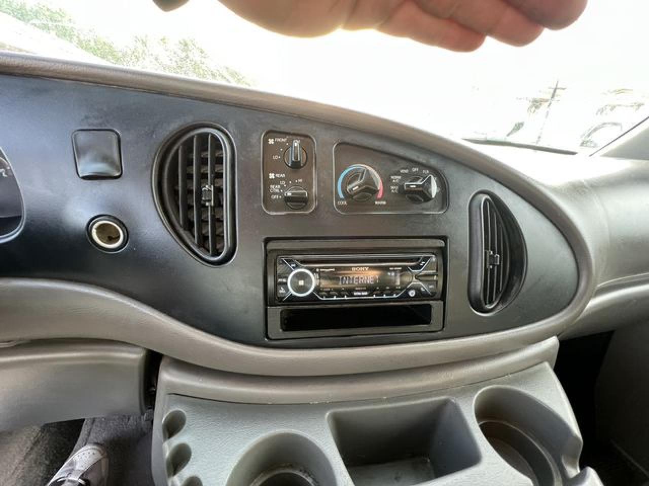 2002 Ford Econoline E150 Wagon VIN: 1FMRE11L92HB15171 Lot: 61786082