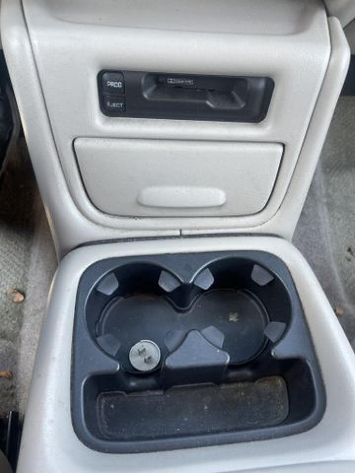 2001 Chevrolet Suburban C1500 VIN: 1GNEC16T21J265672 Lot: 61785872