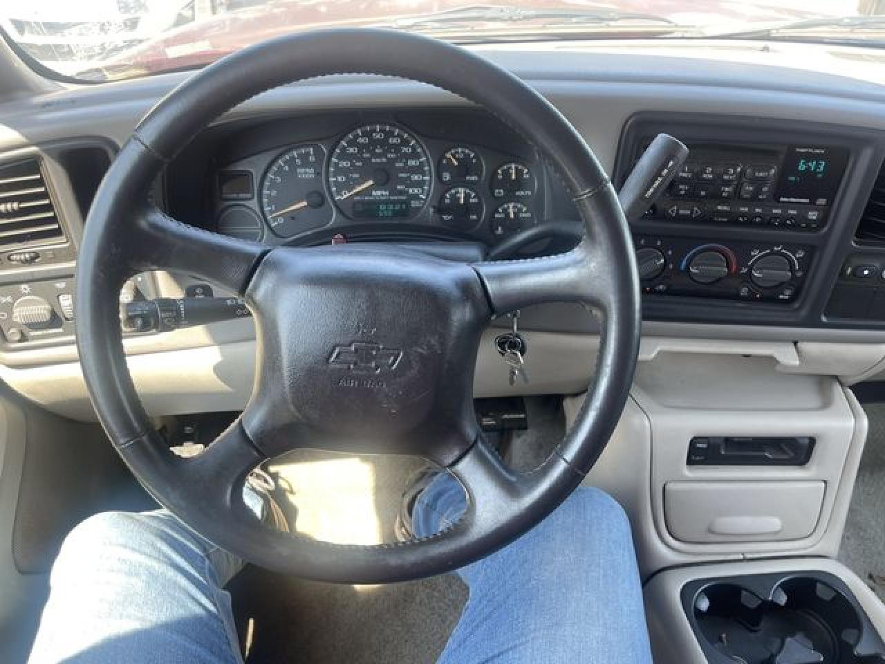 2001 Chevrolet Suburban C1500 VIN: 1GNEC16T21J265672 Lot: 61785872