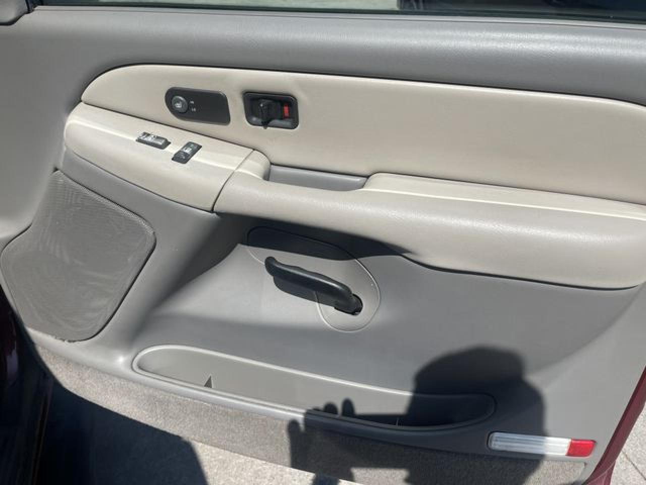 2001 Chevrolet Suburban C1500 VIN: 1GNEC16T21J265672 Lot: 61785872