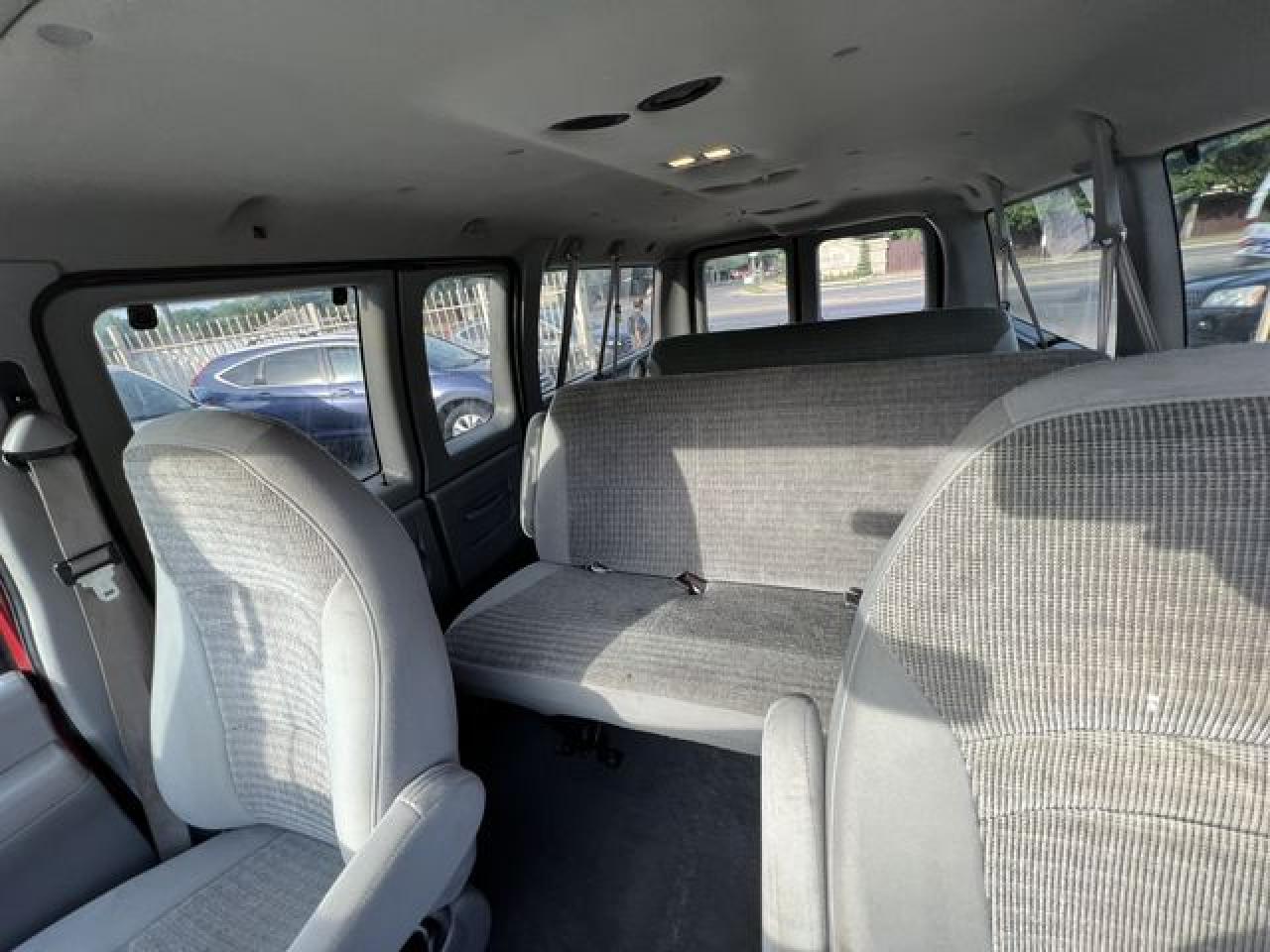 2002 Ford Econoline E150 Wagon VIN: 1FMRE11L92HB15171 Lot: 61786082