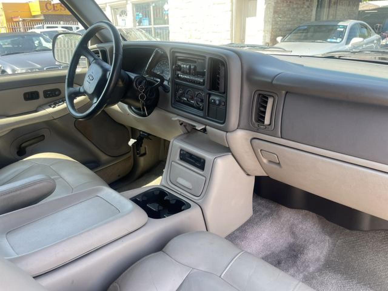 2001 Chevrolet Suburban C1500 VIN: 1GNEC16T21J265672 Lot: 61785872