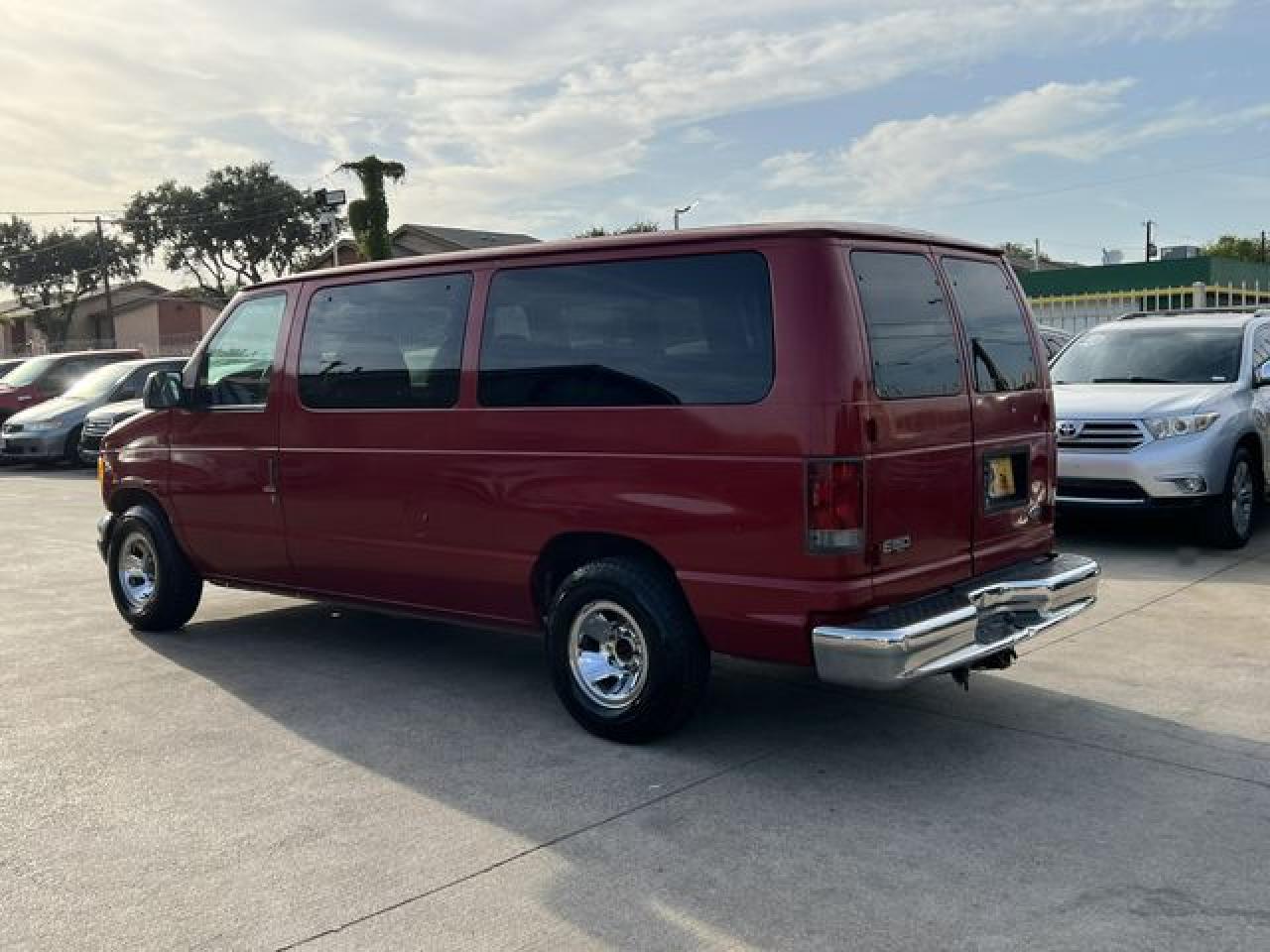 2002 Ford Econoline E150 Wagon VIN: 1FMRE11L92HB15171 Lot: 61786082