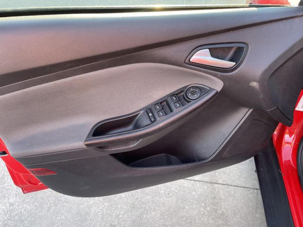 2014 Ford Focus Se VIN: 1FADP3F28EL323070 Lot: 61786532