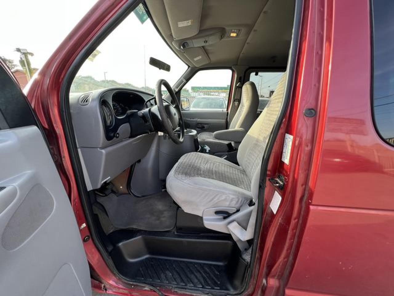 2002 Ford Econoline E150 Wagon VIN: 1FMRE11L92HB15171 Lot: 61786082