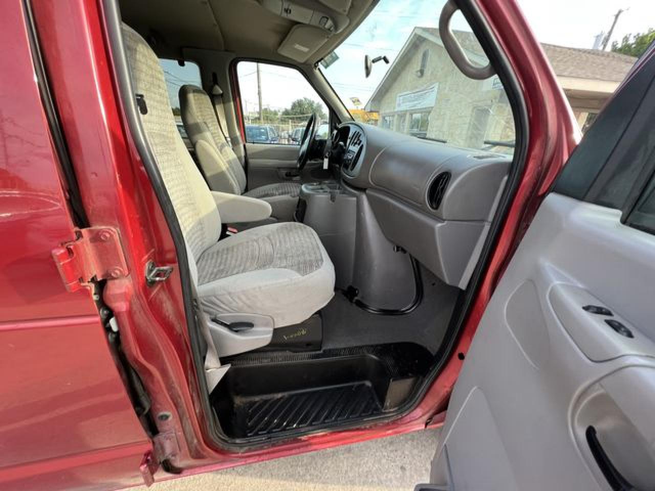 2002 Ford Econoline E150 Wagon VIN: 1FMRE11L92HB15171 Lot: 61786082