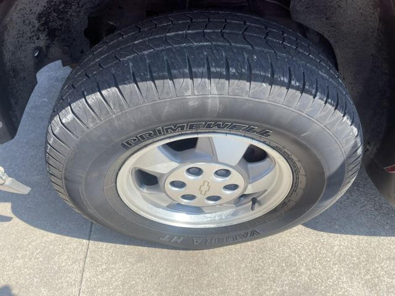 2001 Chevrolet Suburban C1500 VIN: 1GNEC16T21J265672 Lot: 61785872