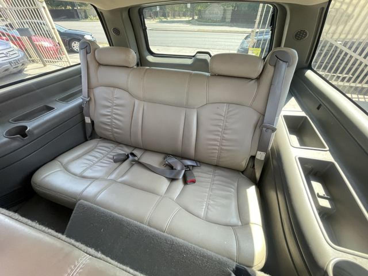 2001 Chevrolet Suburban C1500 VIN: 1GNEC16T21J265672 Lot: 61785872