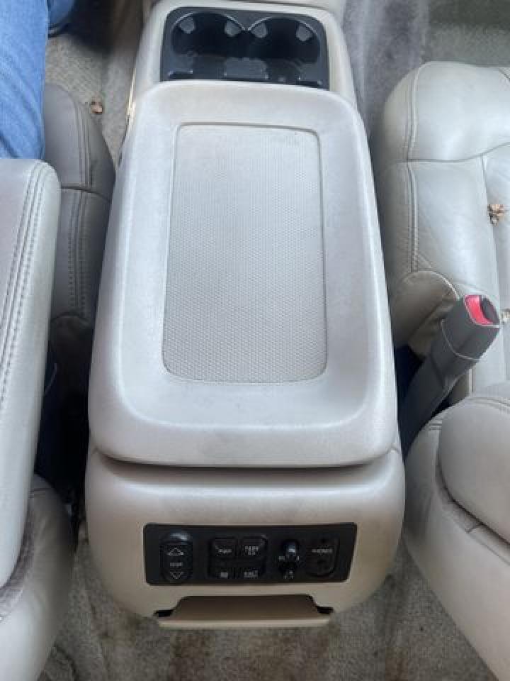 2001 Chevrolet Suburban C1500 VIN: 1GNEC16T21J265672 Lot: 61785872