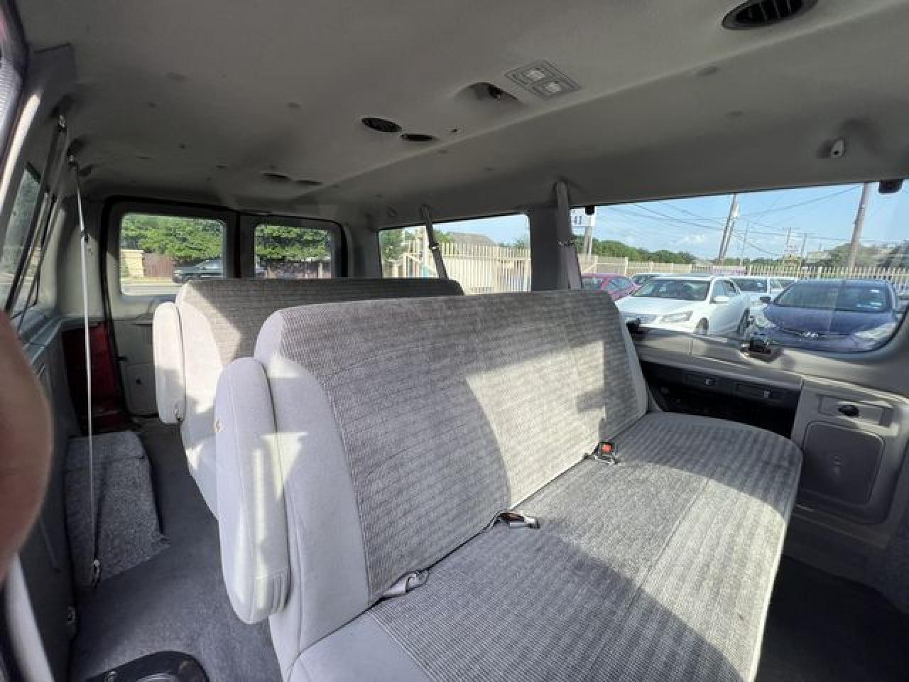 2002 Ford Econoline E150 Wagon VIN: 1FMRE11L92HB15171 Lot: 61786082