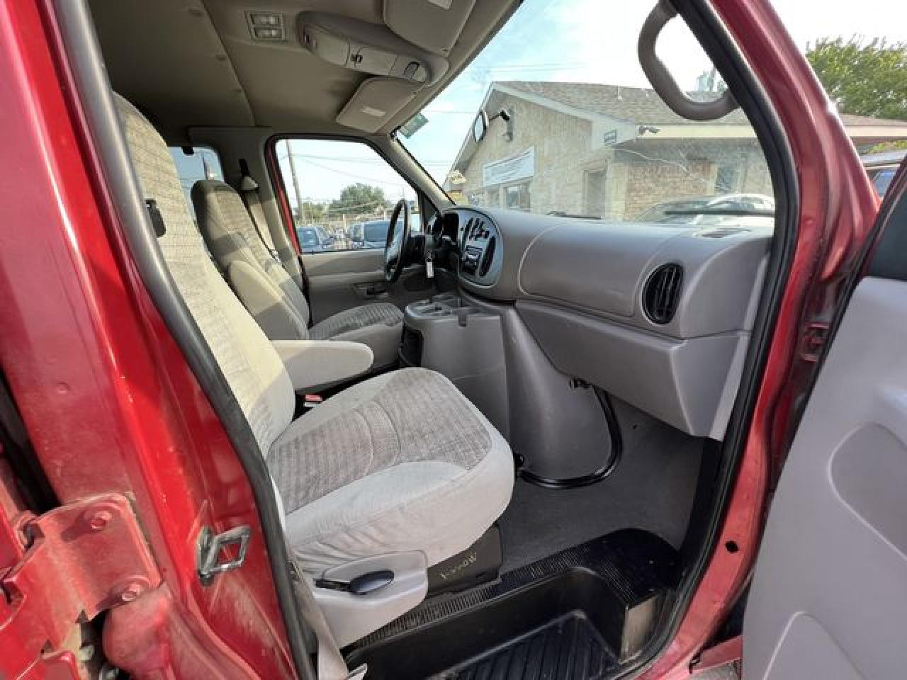 2002 Ford Econoline E150 Wagon VIN: 1FMRE11L92HB15171 Lot: 61786082