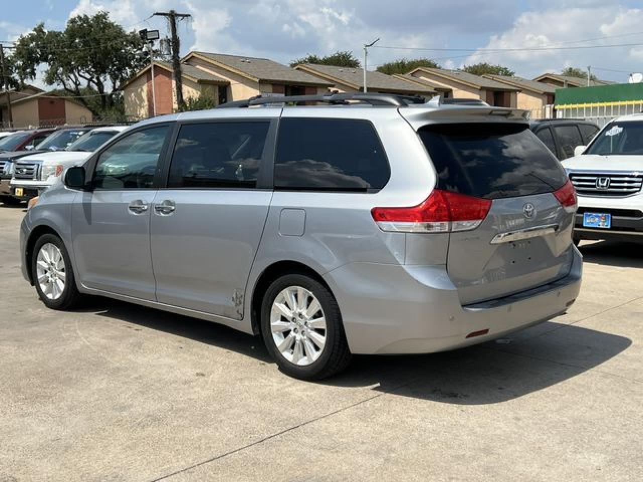 2011 Toyota Sienna Xle VIN: 5TDYK3DC9BS066744 Lot: 61786232