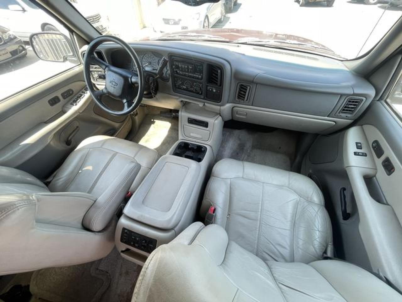 2001 Chevrolet Suburban C1500 VIN: 1GNEC16T21J265672 Lot: 61785872