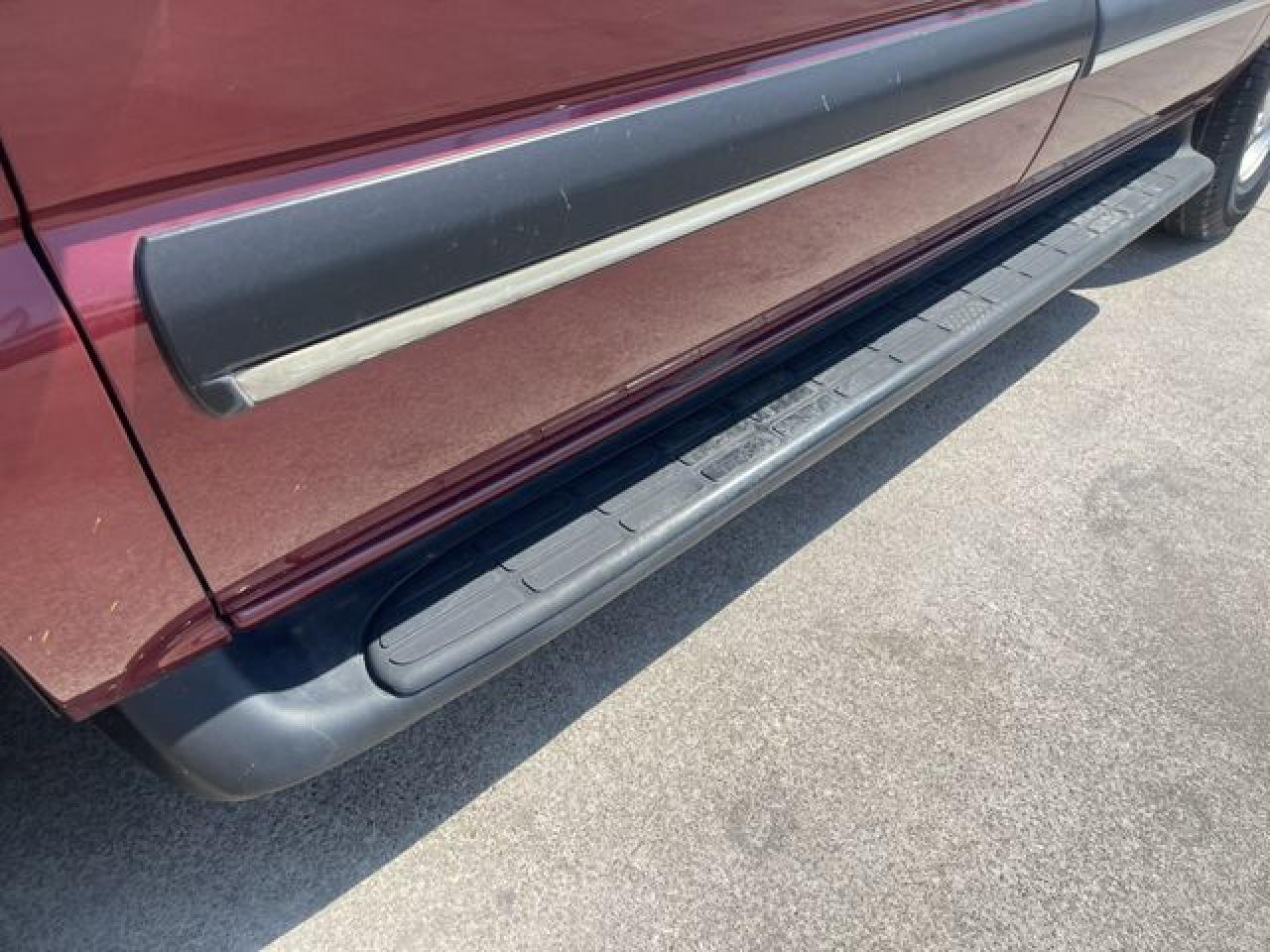 2001 Chevrolet Suburban C1500 VIN: 1GNEC16T21J265672 Lot: 61785872