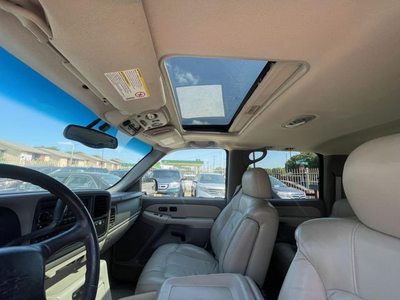 2001 Chevrolet Suburban C1500 VIN: 1GNEC16T21J265672 Lot: 61785872