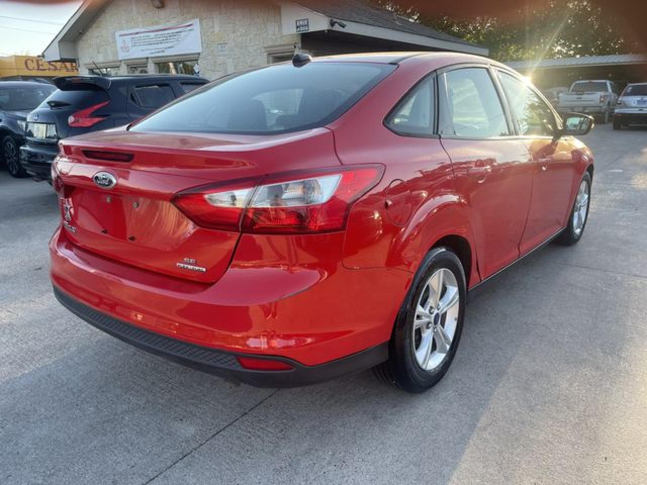 2014 Ford Focus Se VIN: 1FADP3F28EL323070 Lot: 61786532