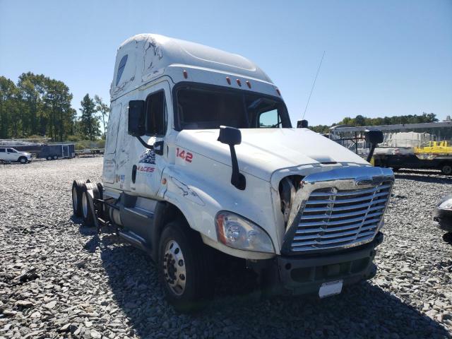 Salvage trucks for sale at Dunn, NC auction: 2015 Freightliner Cascadia 125