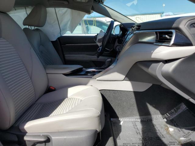 VIN: 4T1B11HK5JU134106 Auction: COPART Lot: 60965142 Location: FL - TAMPA SOUTH 4T1B11HK5JU134106 TOYOTA CAMRY 2018 WHITE Photo 5