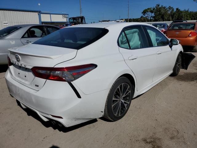 VIN: 4T1B11HK5JU134106 Auction: COPART Lot: 60965142 Location: FL - TAMPA SOUTH 4T1B11HK5JU134106 TOYOTA CAMRY 2018 WHITE Photo 4