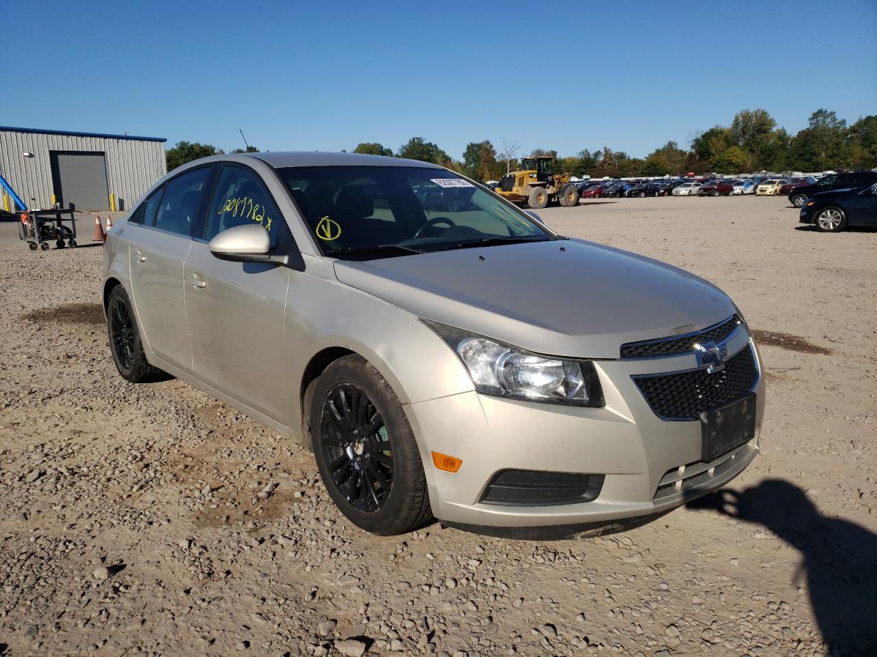 Chevrolet Cruze 2011 золотистый