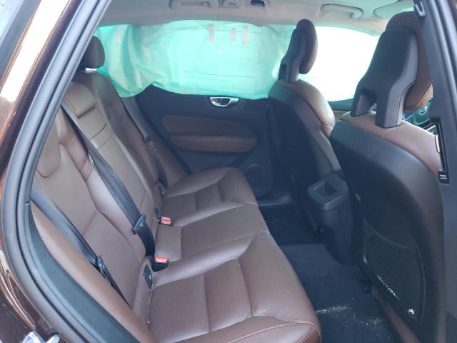 2018 VOLVO XC60 T5 LYV102RK9JB082142