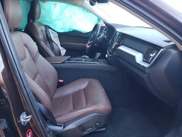 2018 VOLVO XC60 T5 LYV102RK9JB082142