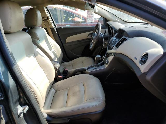 VIN: 1G1PE5SB9D7164235 Auction: COPART Lot: 62265302 Location: MO - ST. LOUIS 1G1PE5SB9D7164235 CHEVROLET CRUZE 2013 GRAY Photo 5