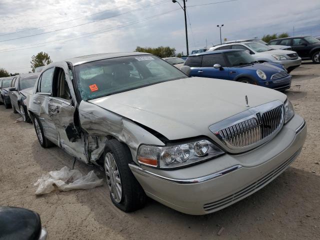 2005 Lincoln Town Car Signature Limited