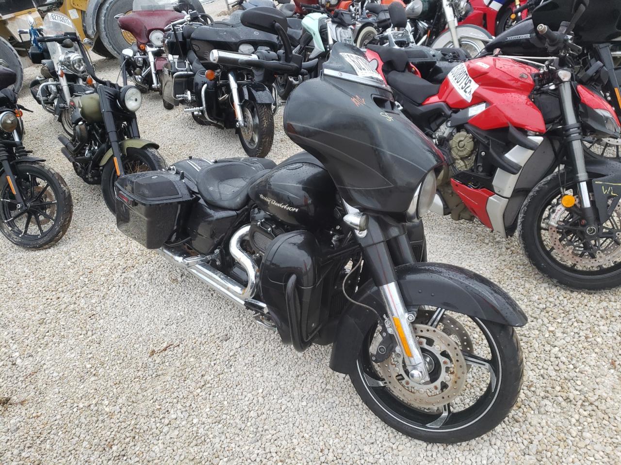1HD1PXF15HB953827 HARLEY-DAVIDSON FLHXSE CVO 2017