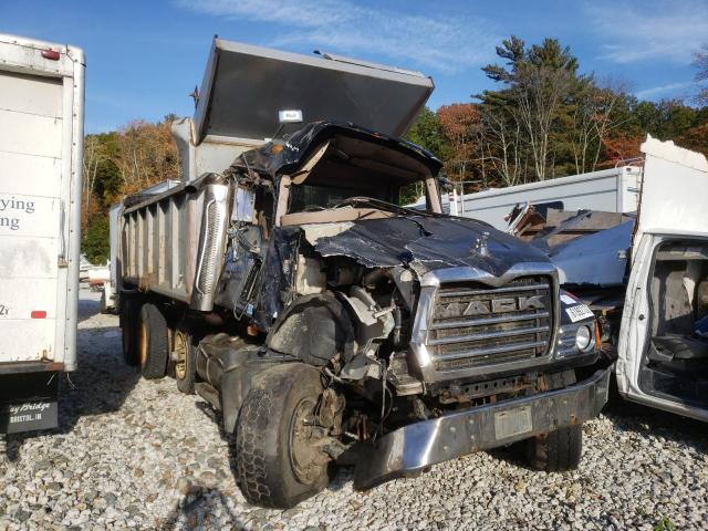 Salvage cars for sale from Copart Warren, MA: 2004 Mack 700 CV700