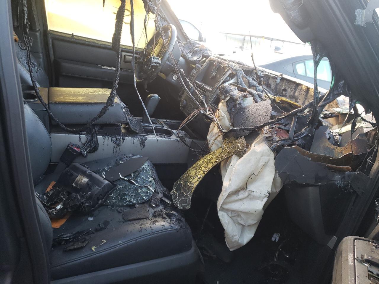 FORD EXPEDITION EL XLT