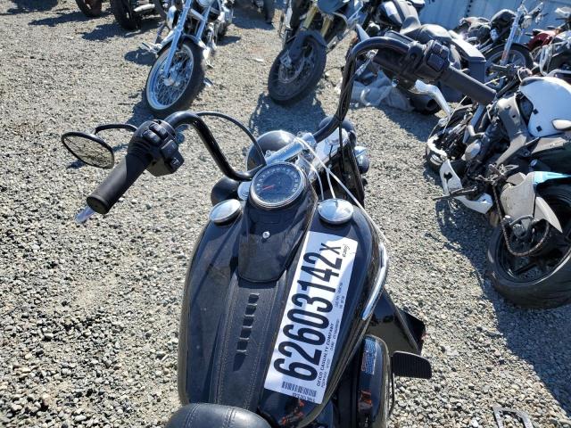 2019 HARLEY-DAVIDSON FLHC 1HD1YAJ68KB061768