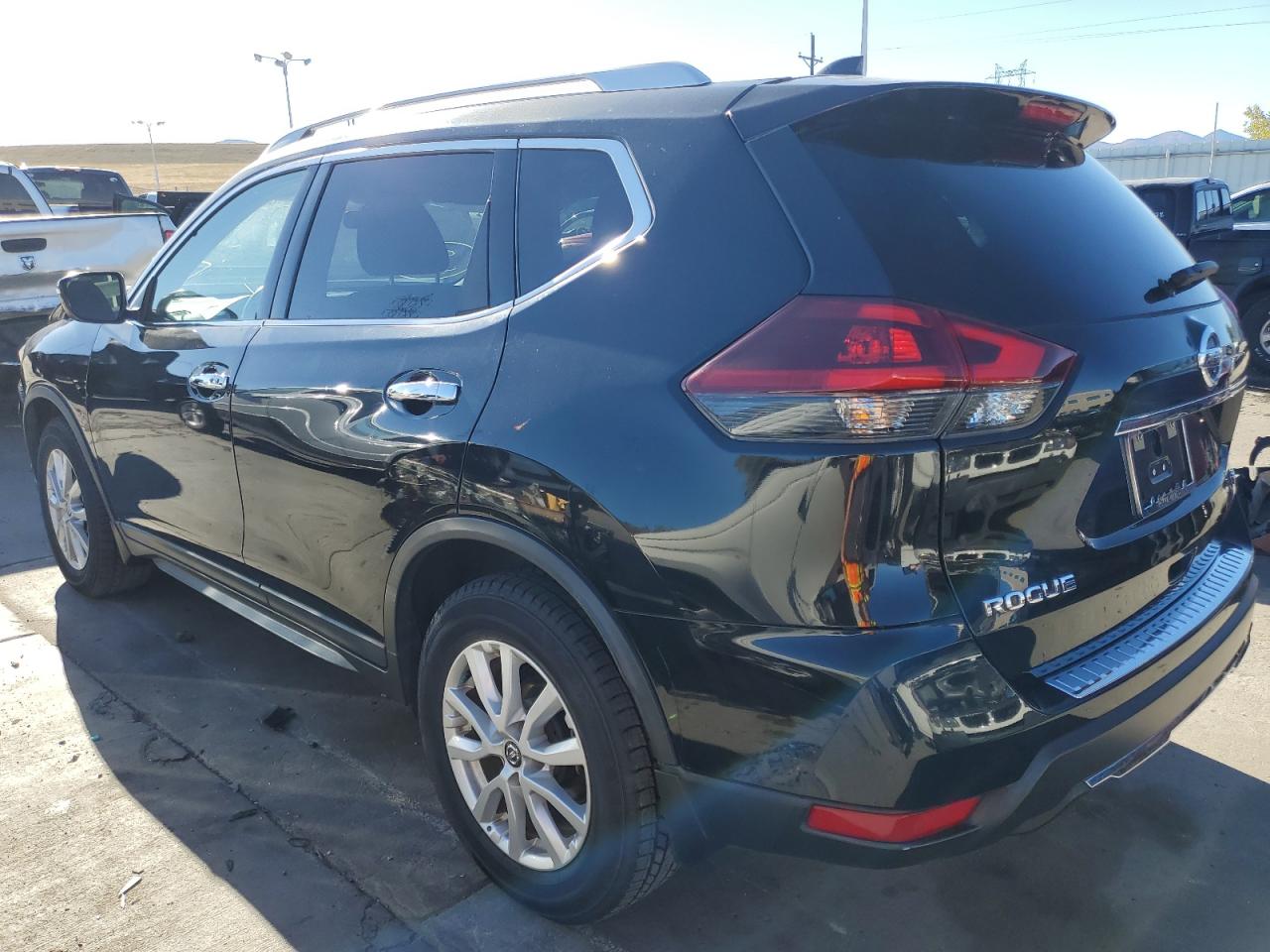 KNMAT2MT8JP596737 NISSAN ROGUE 2018
