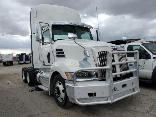 Salvage trucks for sale at Columbus, OH auction: 2018 Western Star 5700 XE