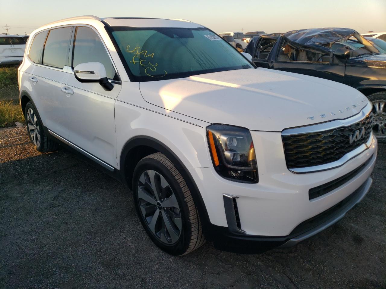 Kia Telluride Glacier White