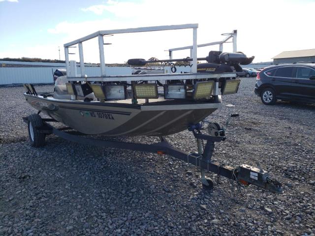 Salvage boats for sale at Avon, MN auction: 2006 Lowe 170 Stinge
