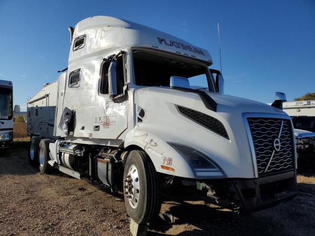 2020 VOLVO VN VNL #2938444175