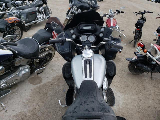 2011 HARLEY-DAVIDSON FLTRU 1HD1KGM10BB649460