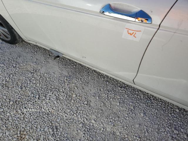 VIN: 5KBCP3F84BB002010 Auction: COPART Lot: 63971642 Location: FL - FT. PIERCE 5KBCP3F84BB002010 HONDA ACCORD 2011 WHITE Photo 9