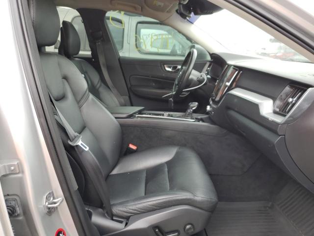 2018 VOLVO XC60 T5 LYV102RK8JB109783