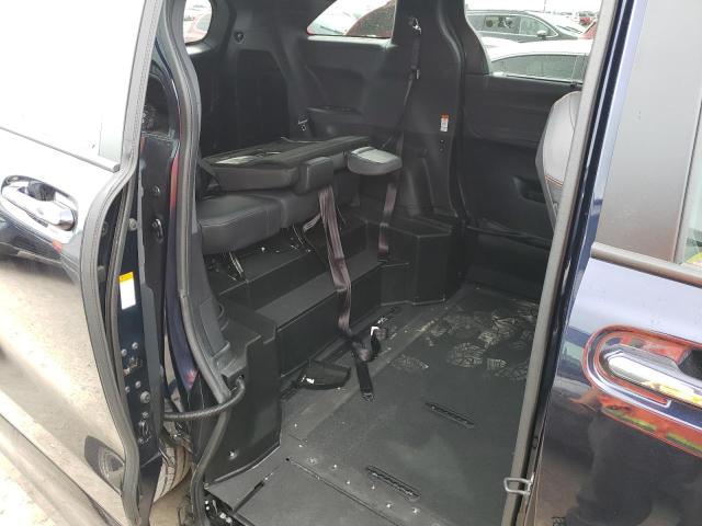 2022 TOYOTA SIENNA XSE 5TDDRKEC9NS104576