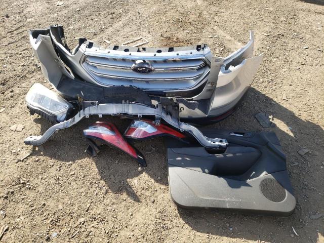 VIN: 1FMCU0GD8HUC74556 Auction: COPART Lot: 61647792 Location: IL - CHICAGO NORTH 1FMCU0GD8HUC74556 FORD ESCAPE 2017 SILVER Photo 9